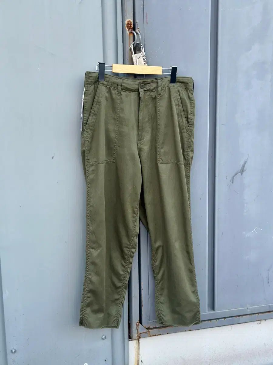 ビームス ミリタリー カットオフ アンクル ベイカー パンツ