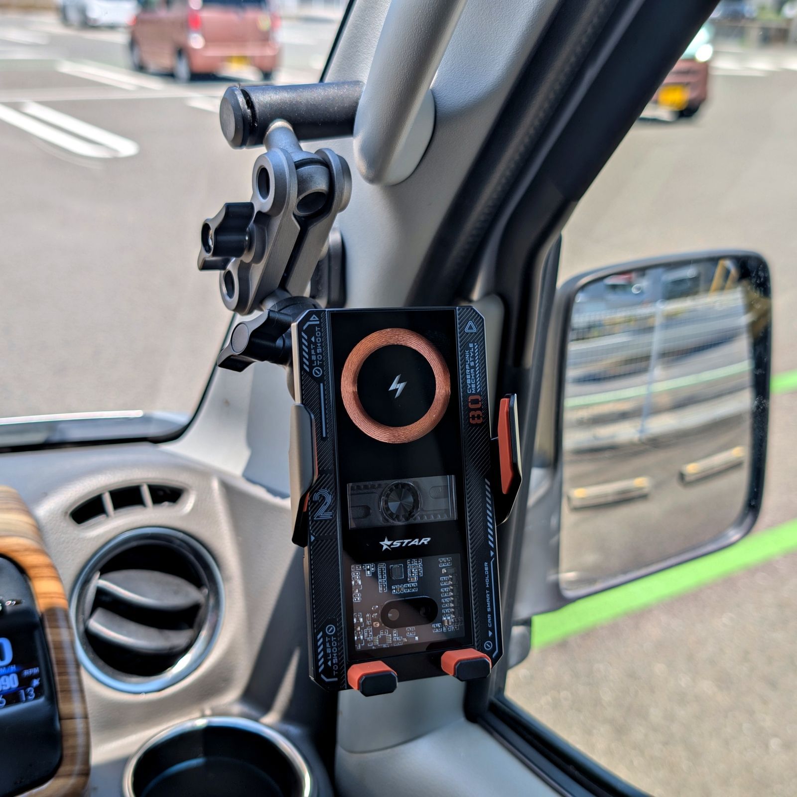 売り切り特価！充電ホルダーセット】アシストグリップのネジ穴に固定し