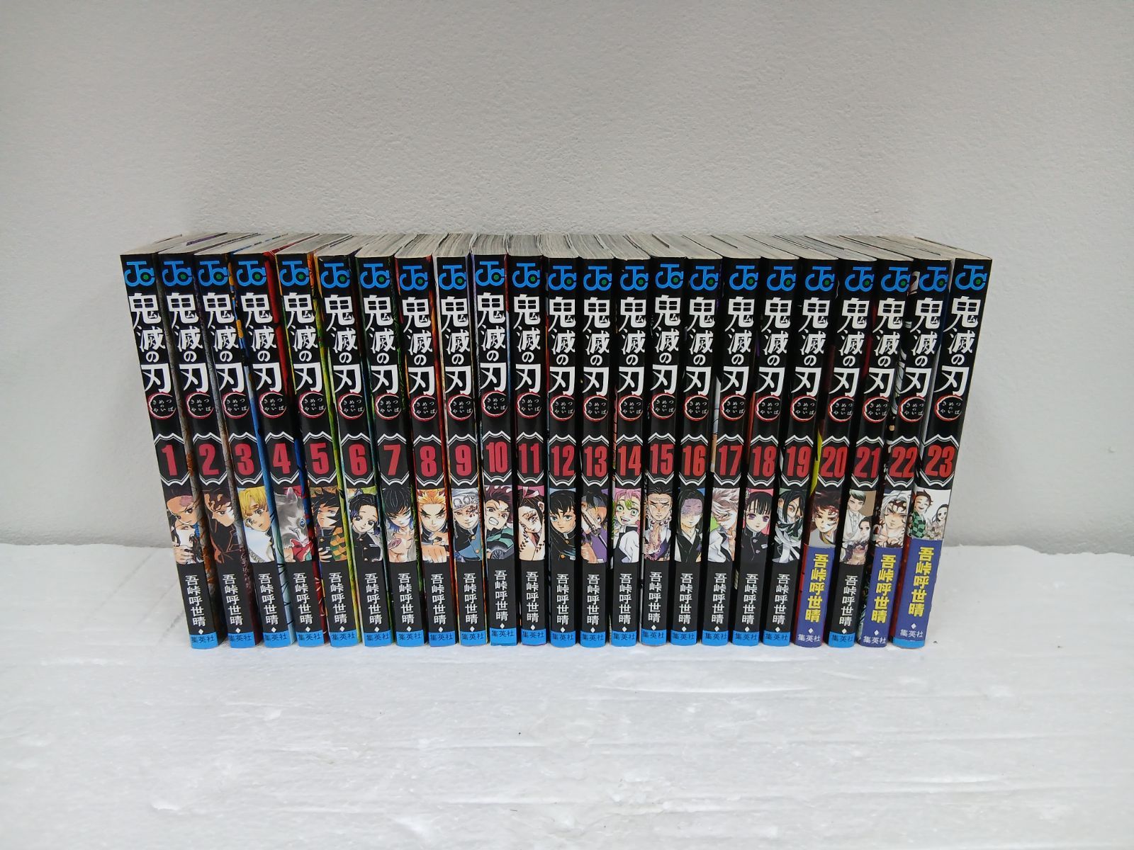 M 【美品】鬼滅の刃全23巻 完結セット+関連本多数✨ 計30冊以上 - メルカリ