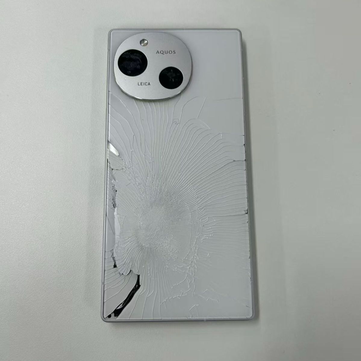 ジャンク】AQUOS R9 ホワイト 起動不可 - メルカリ