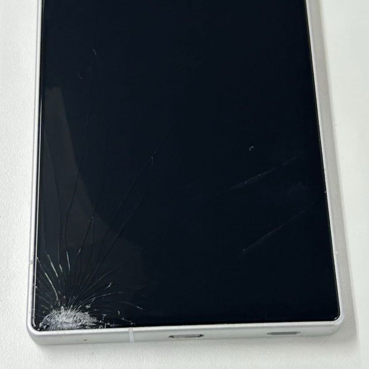 ジャンク】AQUOS R9 ホワイト 起動不可 - メルカリ