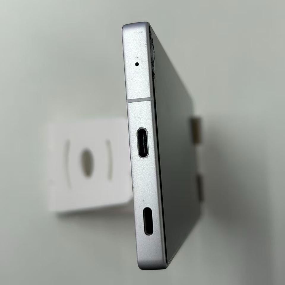 ジャンク】AQUOS R9 ホワイト 起動不可 - メルカリ