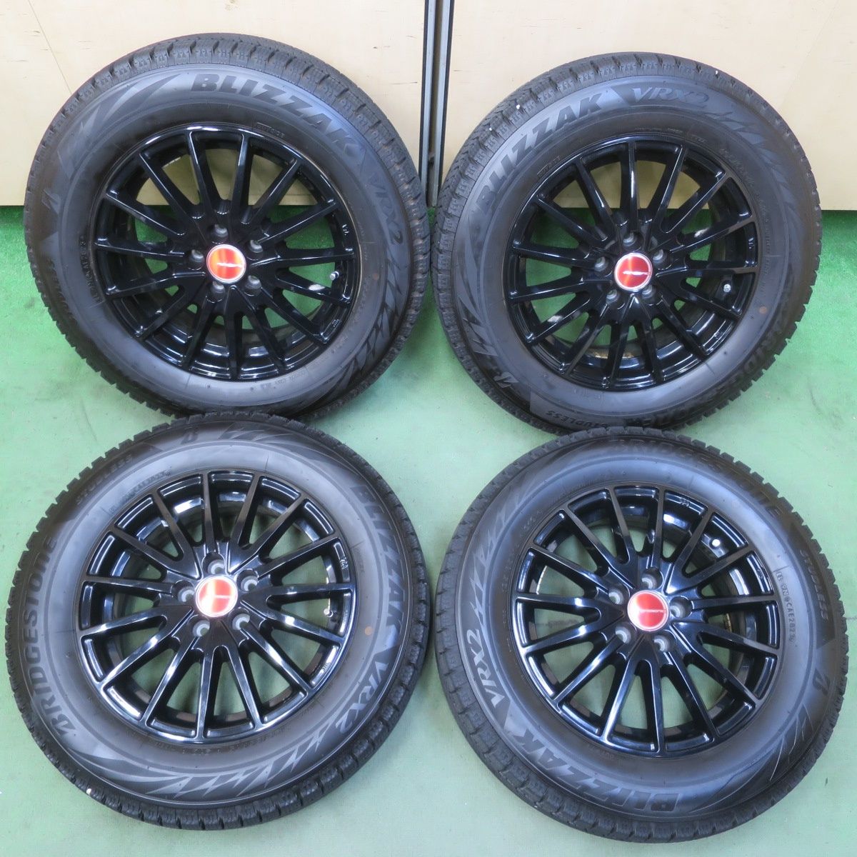 バリ溝！23年！キレイ！9.5分★プリウス 等 195/65R15 スタッドレス ブリヂストン ブリザック VRX2 AIRBERG エアベルグ 15インチ PCD100/5H★6060904イス