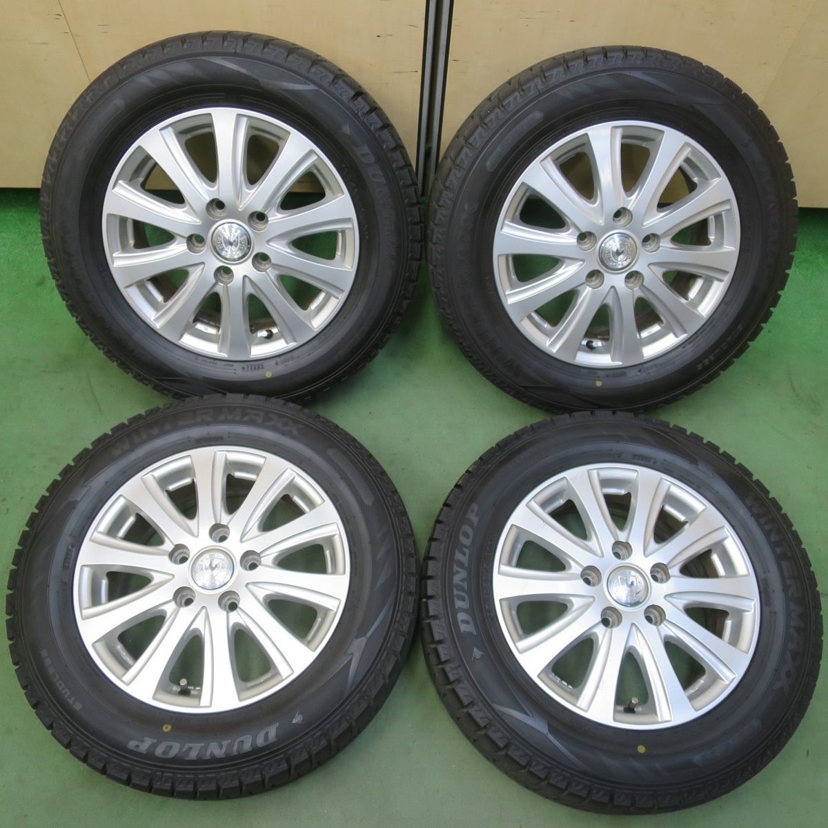 バリ溝！24年！9.5分★スタッドレス 195/65R15 ダンロップ ウインターマックス WM02 STYTZ 社外 アルミ 15インチ PCD114.3/5H★6060903イス