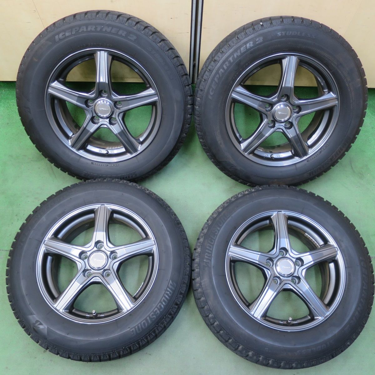 バリ溝！23年！キレイ！9.5分★スタッドレス 205/65R16 ブリヂストン アイスパートナー2 TOPRUN トップラン 16インチ PCD114.3/5H★6060908イス