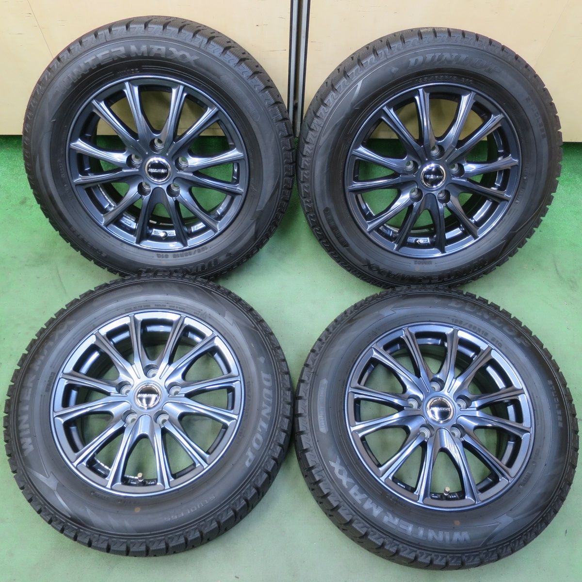 バリ溝！24年！キレイ！ほぼ10分★スタッドレス 195/65R15 ダンロップ ウインターマックス WM02 WAREN ヴァーレン 15インチ PCD114.3/5H★6060905イス