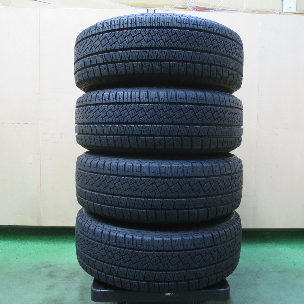 バリ溝 23年 綺麗 ほぼ10分☆スタッドレス 175⁄65R15 グッドイヤー