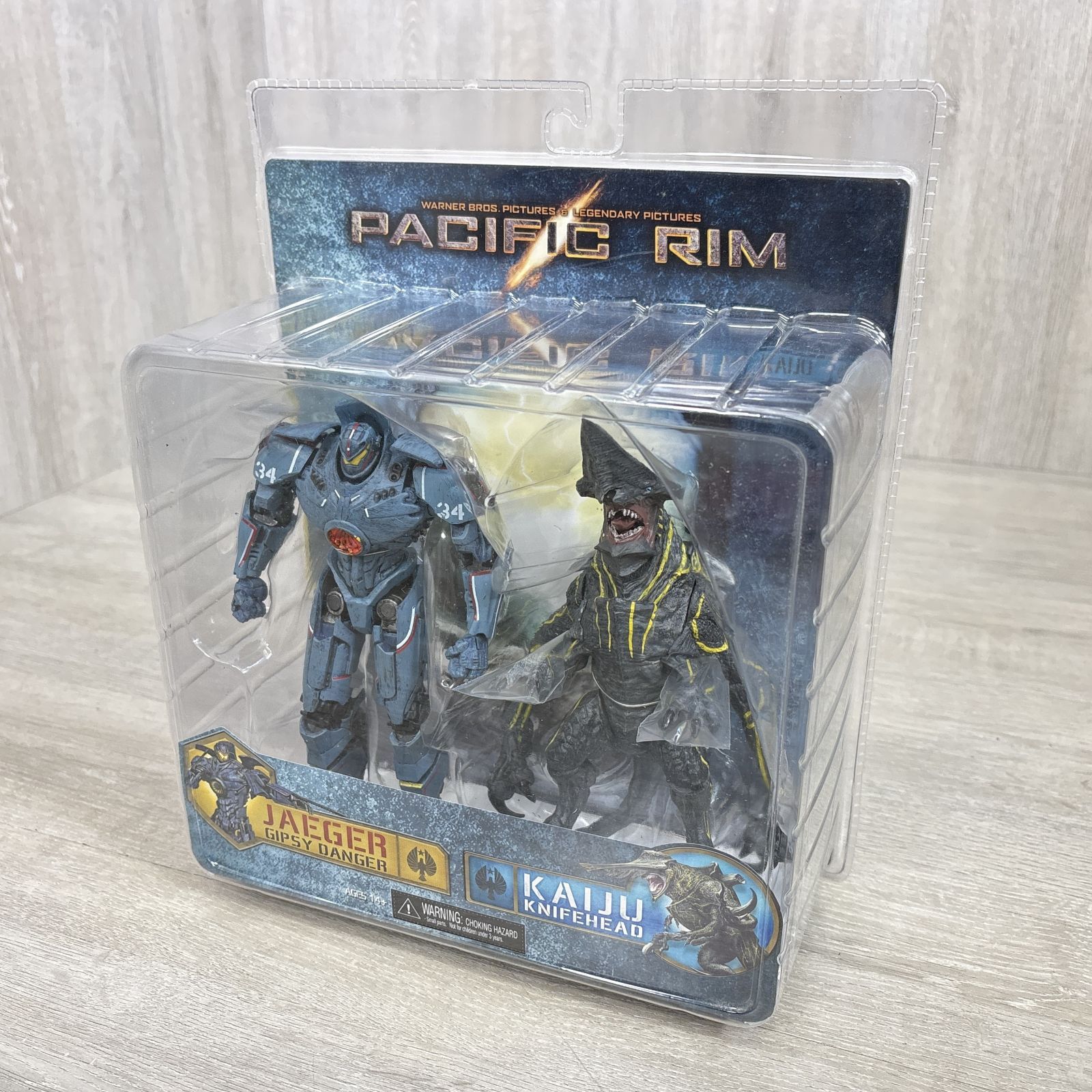 NECA ネカ ACTION FIGURE GIPSY DANGER & KNIFEHEAD ジプシーデンジャー ナイフヘッドカイジュウ フィギュア