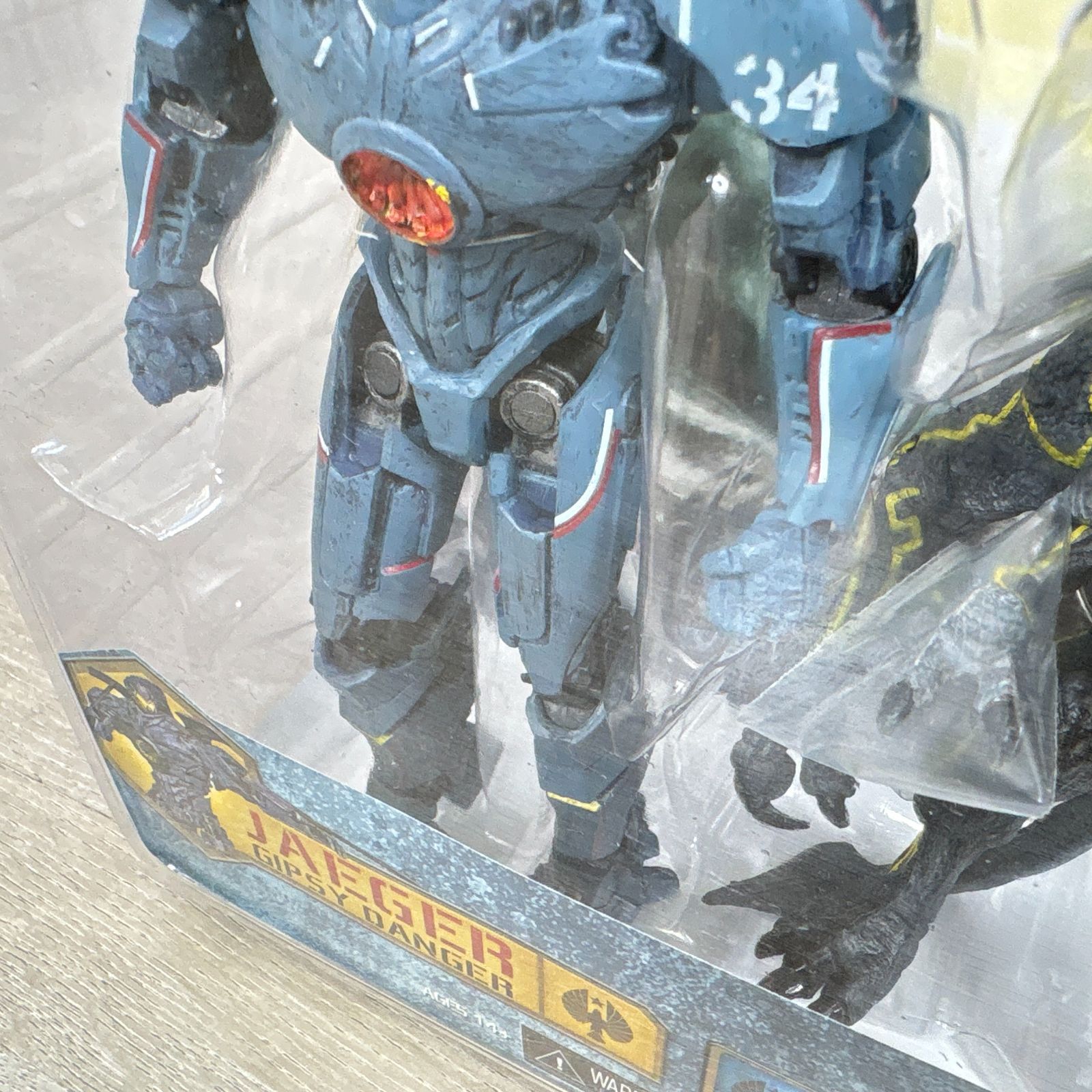 NECA ネカ ACTION FIGURE GIPSY DANGER & KNIFEHEAD ジプシー 