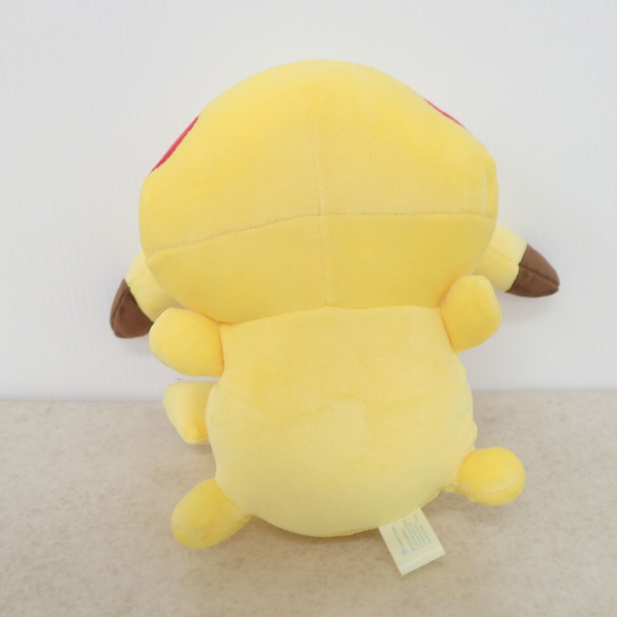 ポケモンセンター ぬいぐるみ Pokemon Yurutto 寝そべりピカチュウ 紙