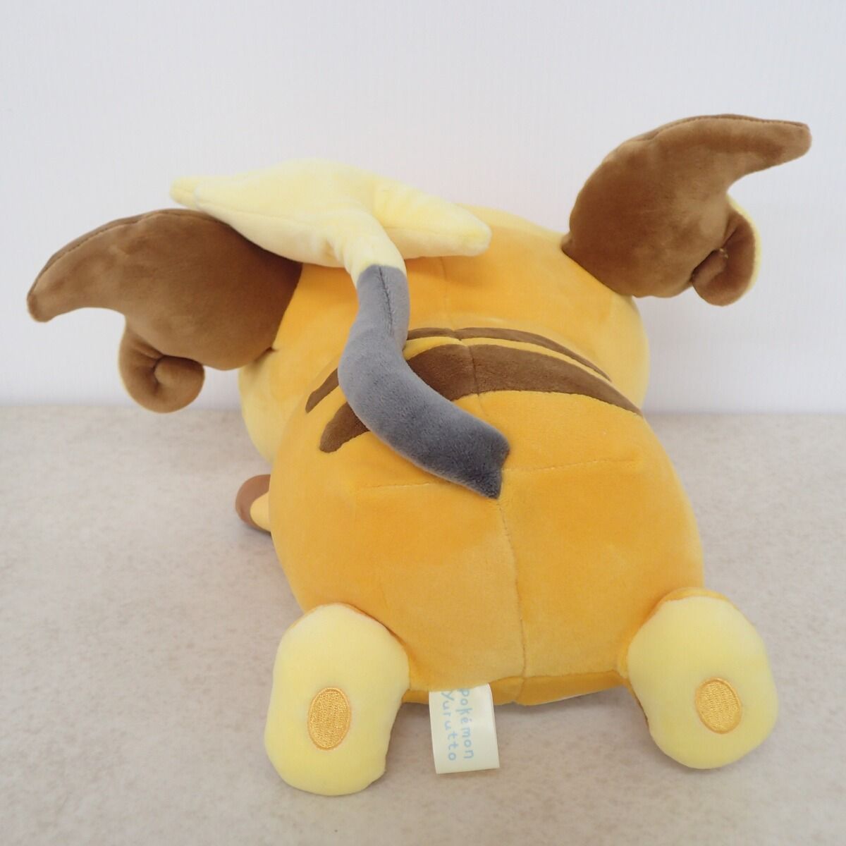 ポケモンセンター ぬいぐるみ Pokemon Yurutto 寝そべりライチュウ 紙 