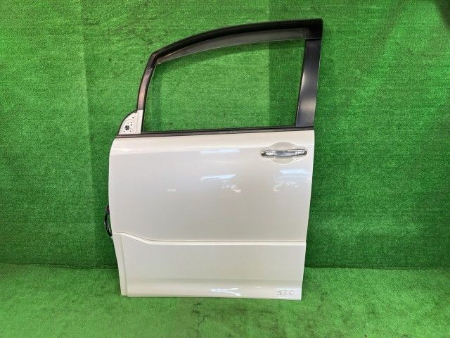 ヴォクシー ZRR85W 左フロントドア ZS 煌2 4WD 7人 ニホンイタ M305 67002-28280 070