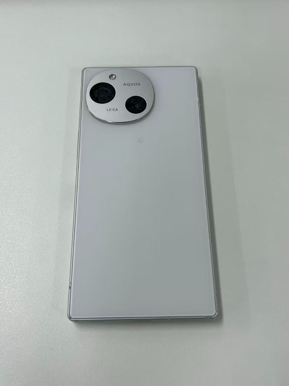 ジャンク】AQUOS R9 ホワイト 起動不可 - メルカリ