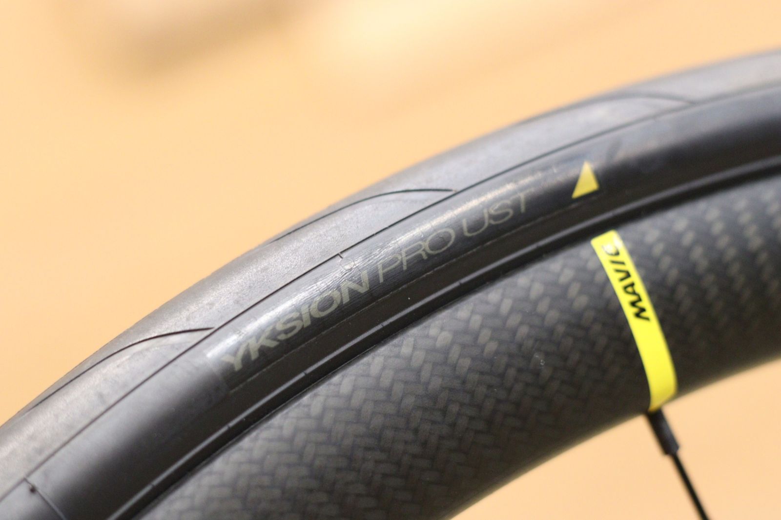 マヴィック MAVIC キシリウム プロカーボン KSYRIUM PRO CARBON UST 