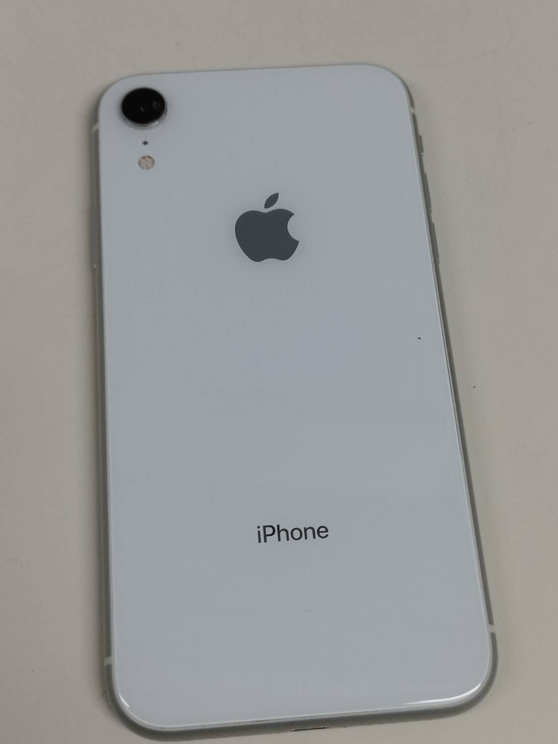 良品】iPhone XR/SIMフリー/A2106/64GB/ホワイト〈MT032J/A 