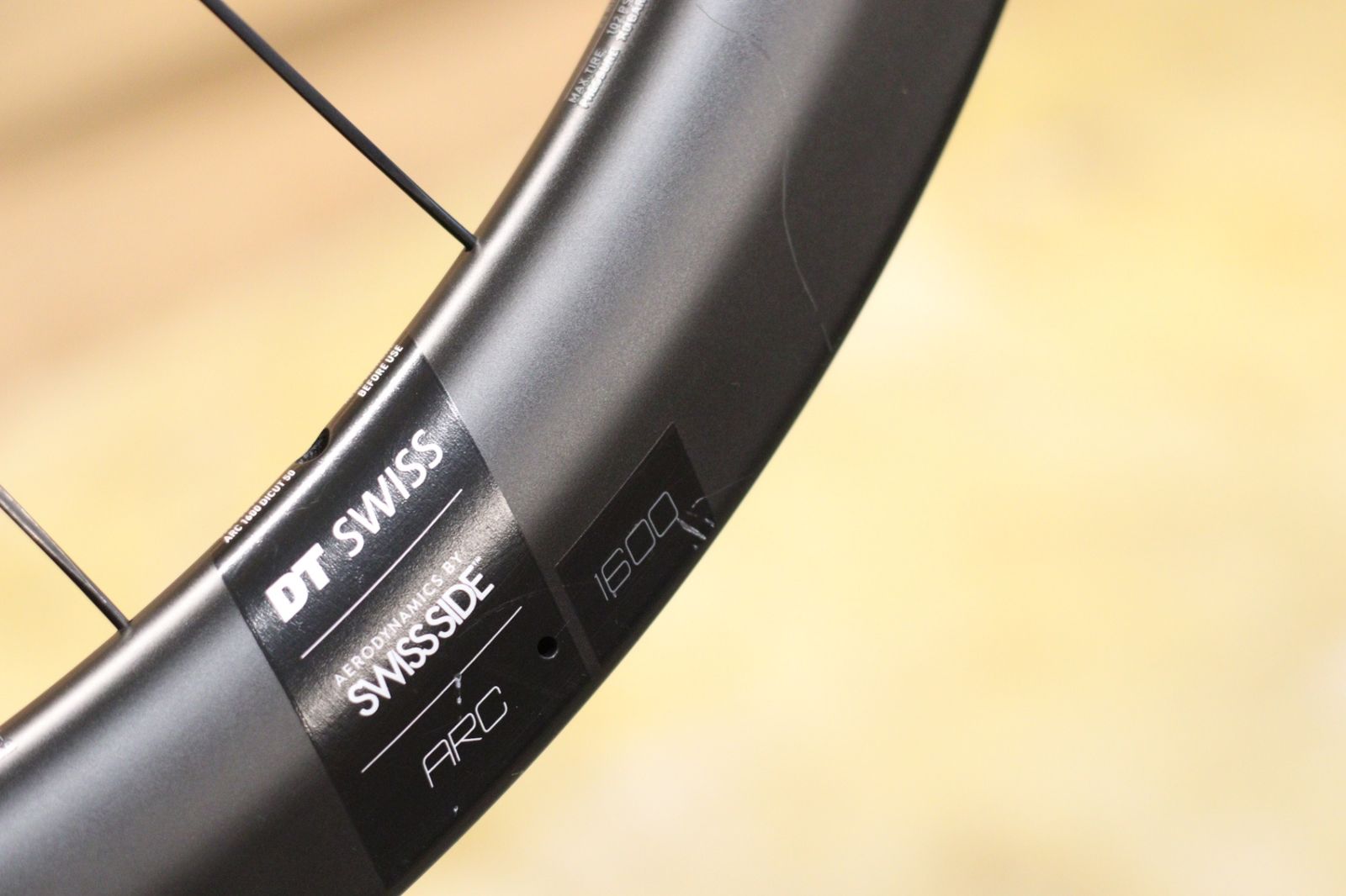 DT SWISS ARC1600 DICUT DB 50/62 カーボン チューブレスレディ