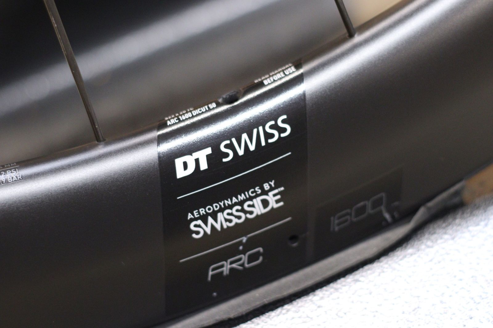 DT SWISS ARC1600 DICUT DB 50/62 カーボン チューブレスレディ 