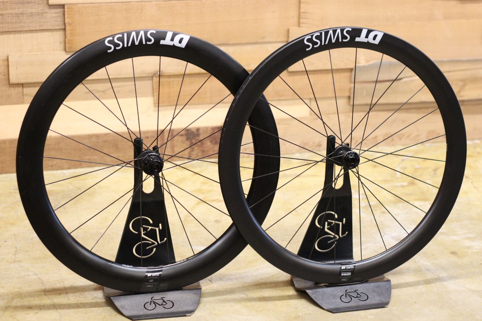 DT SWISS ARC1600 DICUT DB 50/62 カーボン チューブレスレディ
