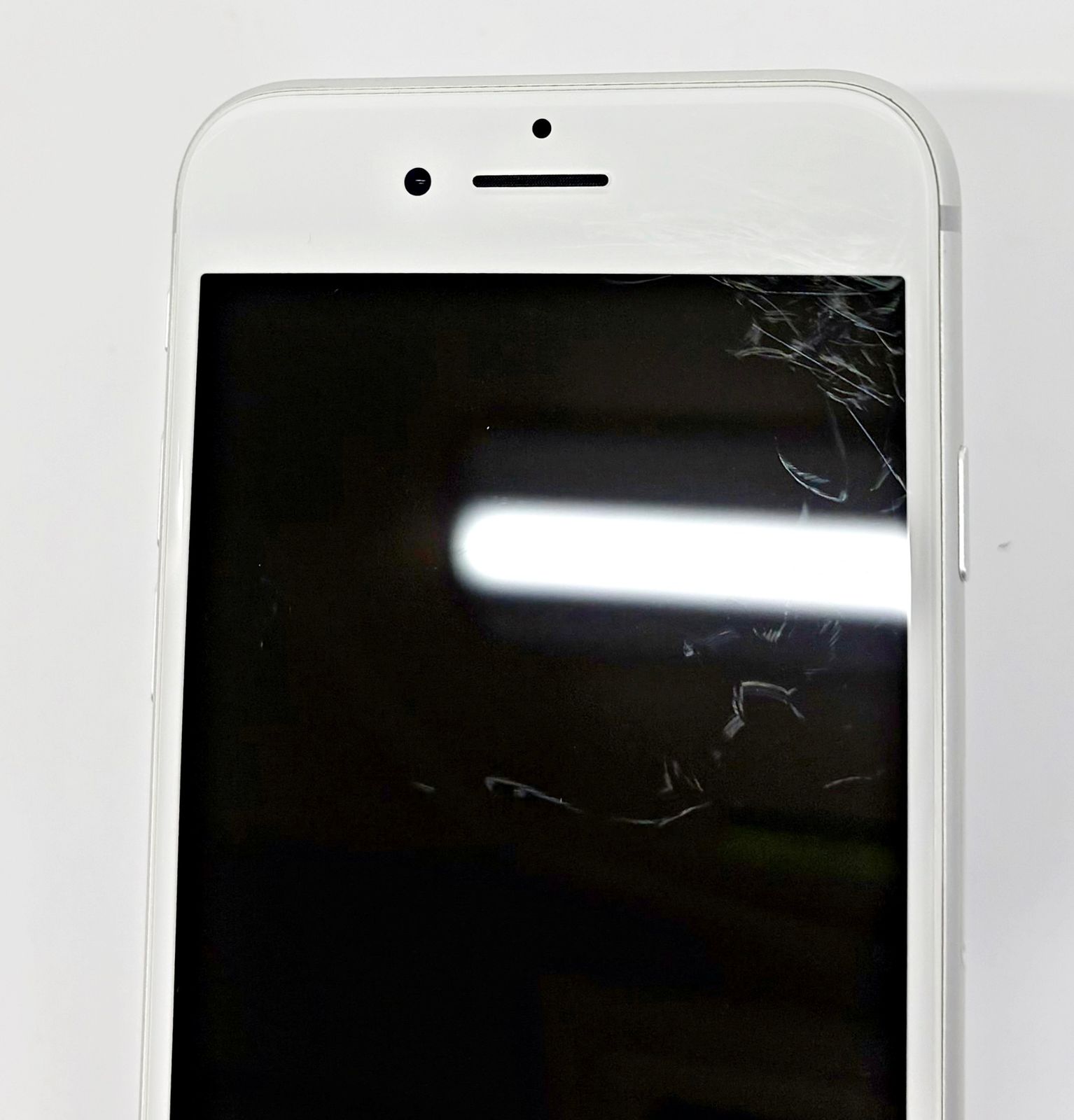 iPhone8 64GB ホワイト 中古 バッテリー89% SIMフリー - メルカリ