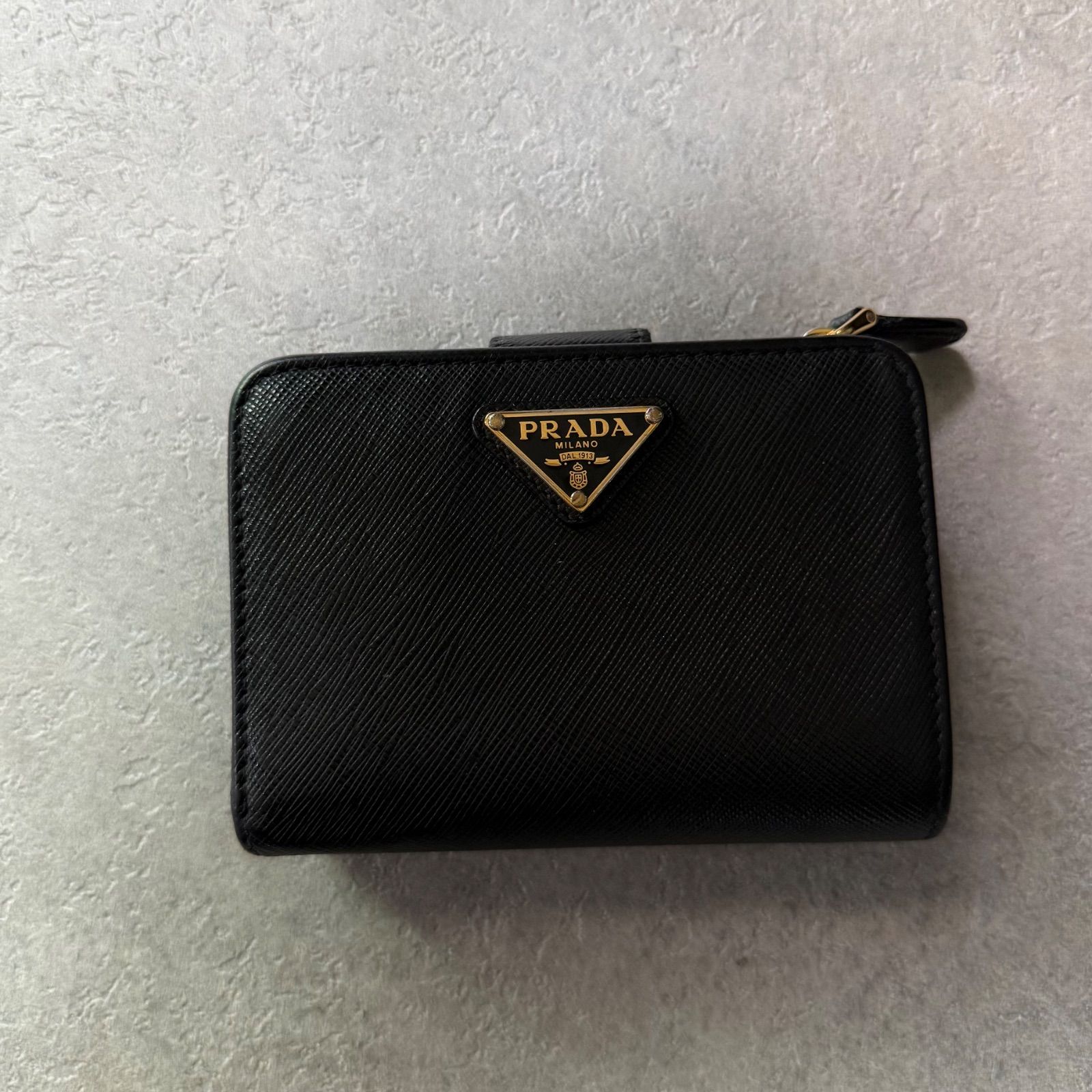 PRADA プラダ 二つ折り財布 三角ロゴ サフィアーノ レザー ブラック