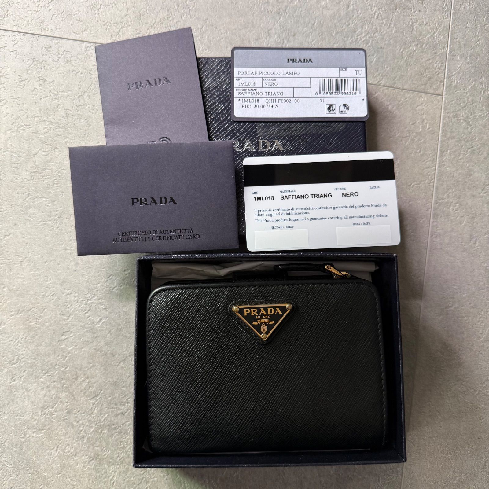 PRADA プラダ 二つ折り財布 三角ロゴ サフィアーノ レザー ブラック