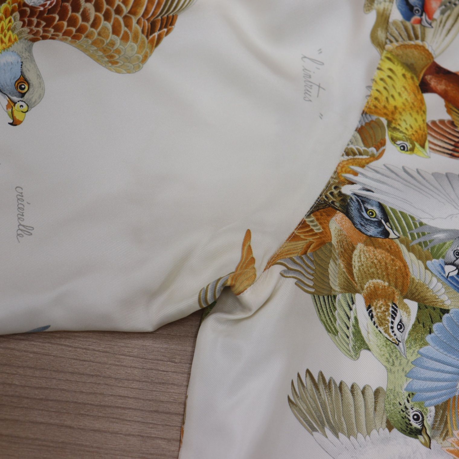 IT8GHGPTFEKY HERMES エルメス シルク シャツ 鳥柄 長袖 クリーム系
