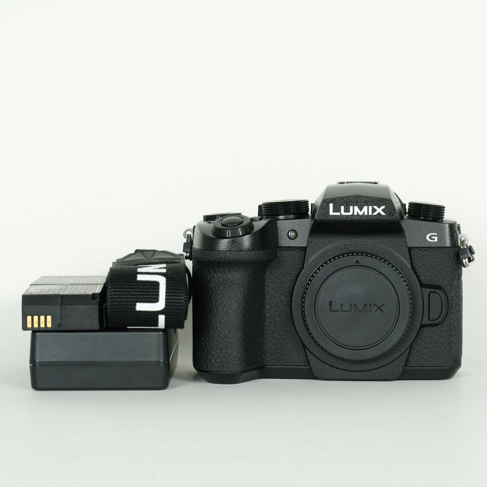 Lumix G9Pro 本体／純正バッテリ２個 シャッター数46,221 美品 | シャッター数3,963回｜バッテリー2個付] Panasonic LUMIX G99M2