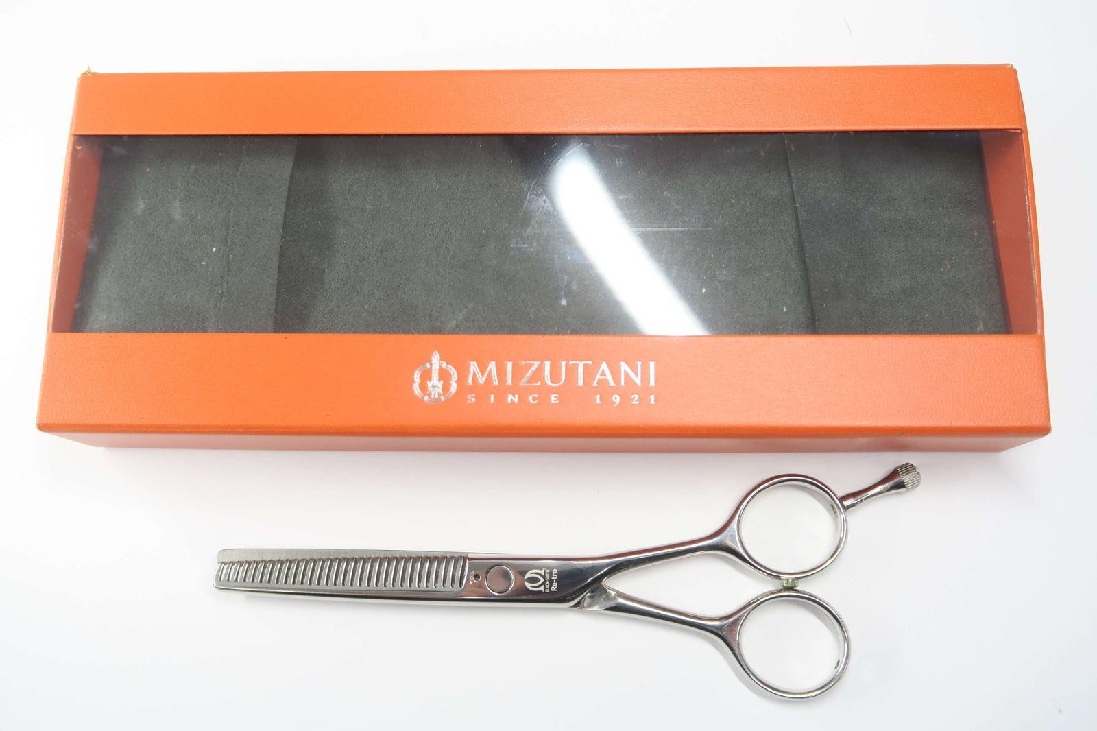 Cランク【MIZUTANI SCISSORS ミズタニシザーズ】 BLACK-SMITH Re-tro セニング 美容師・理容師 5.7インチ 右利き 【中古】:G-1749