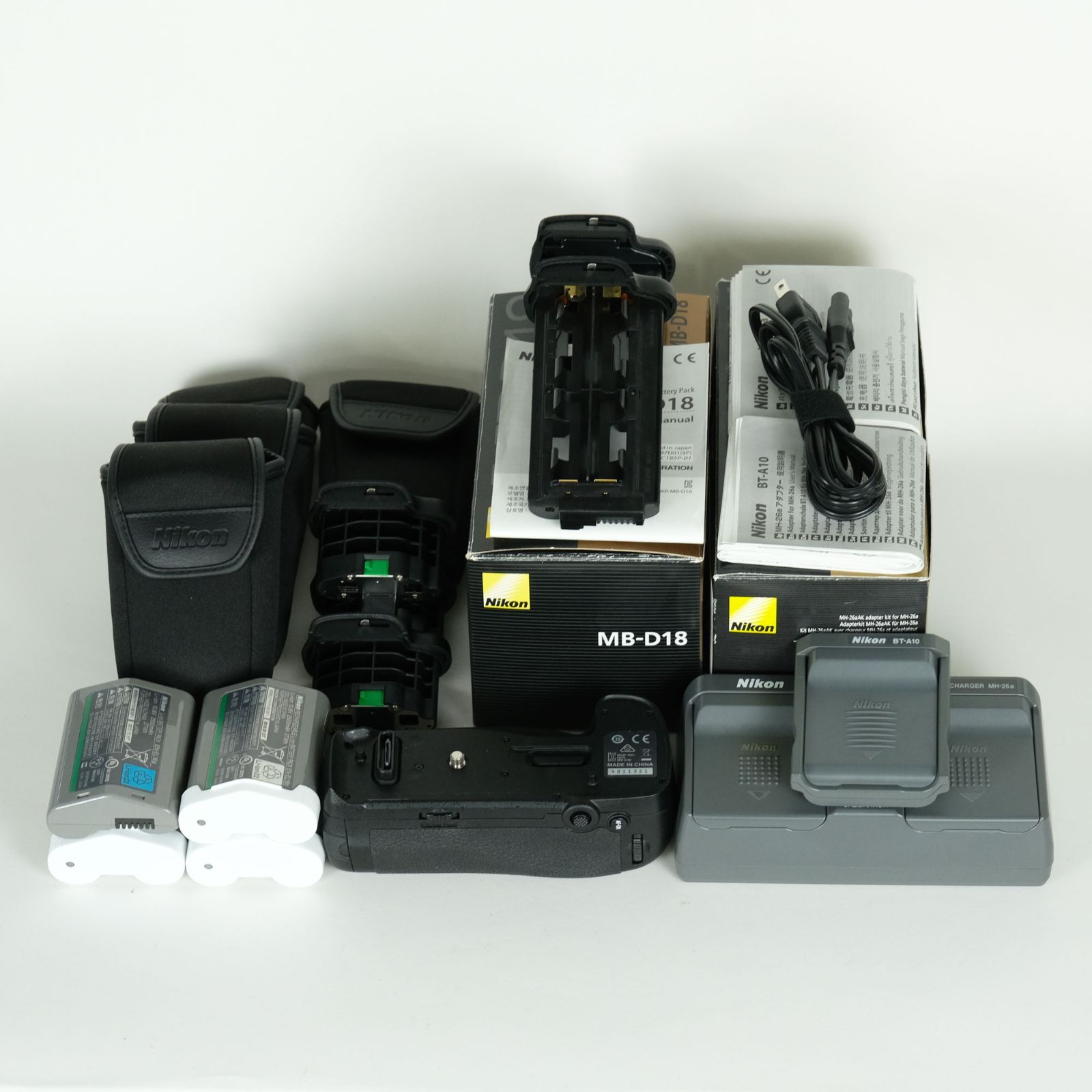 [美品] Nikon マルチパワーバッテリーパック MB-D18 + バッテリーチャージャー( MH-26aAK )セット