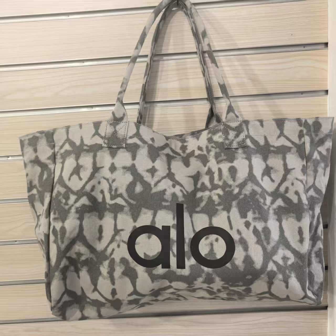 ?【新品】アローヨガ ALO Yoga トートバッグ グレー トートバッグ 