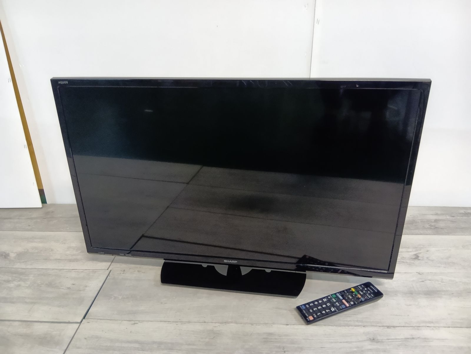 SHARP シャープ 液晶カラーテレビ 32型 2016年製 通電確認のみ 現状品_