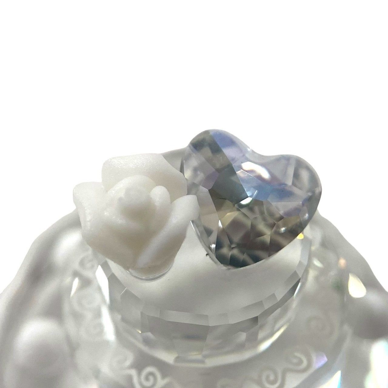 スワロフスキー ウェディングケーキ　クリスタル　3段　可愛い　置物　インテリア Y【SWAROVSKI】ウェディングケーキ クリスタル ハート ホワイトローズ