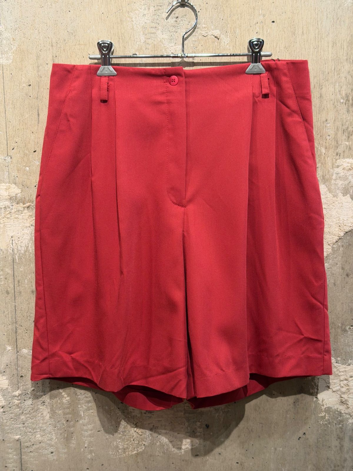 【 POLYESTER / RAYON 】 スラックス ショーツ　ツータック　ドレスショーツ　ポリ　レーヨン　MADE IN USA　赤 レッド　ハーフパンツ　ショートパンツ　《 W32 》