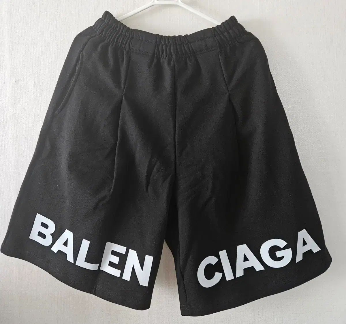 バレンシアガ ロゴ ハーフパンツ ブラック カラー 34 XL
