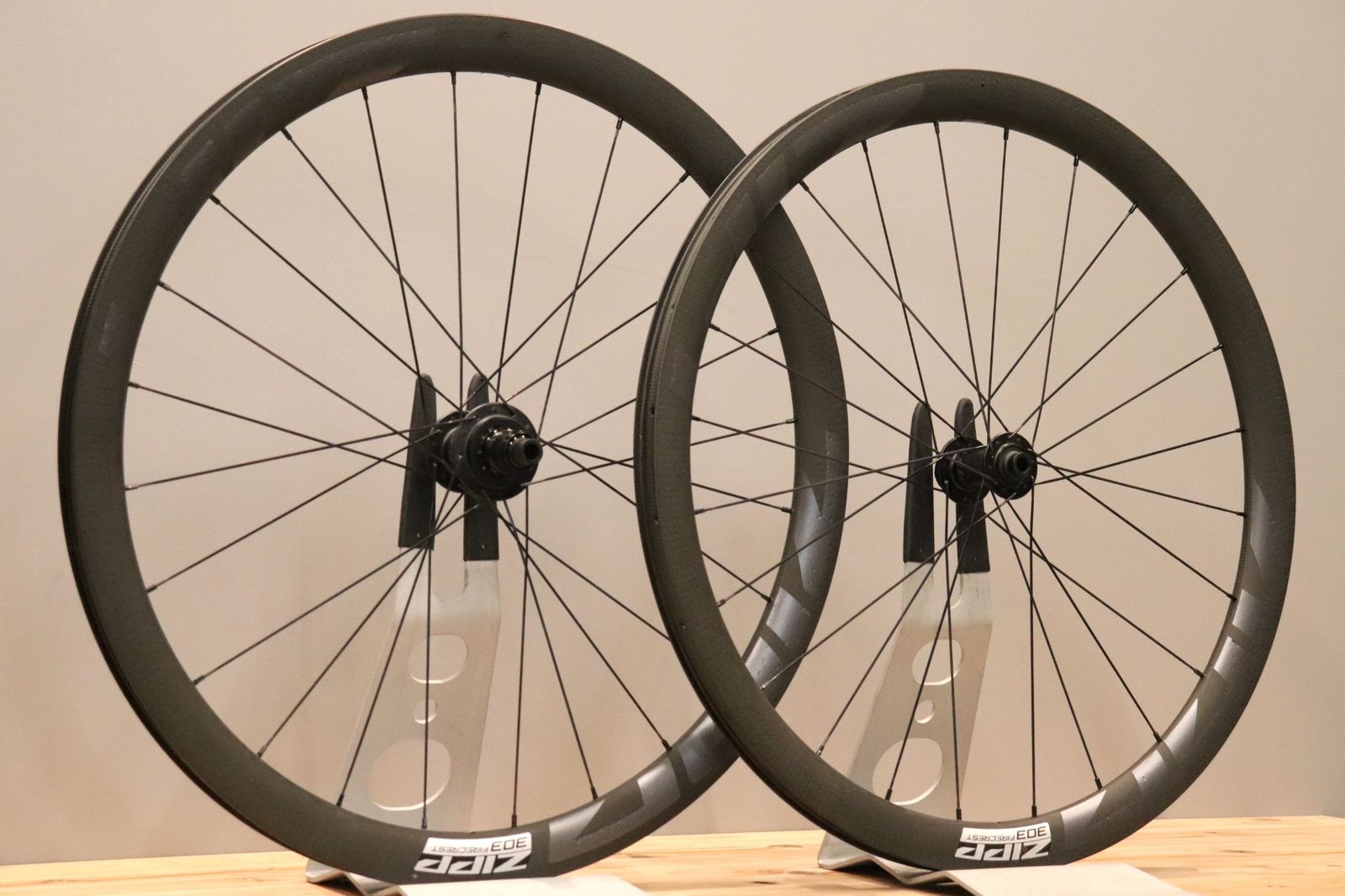 ジップ ZIPP ファイアクレスト ディスク 303 FIRECREST DISC カーボン