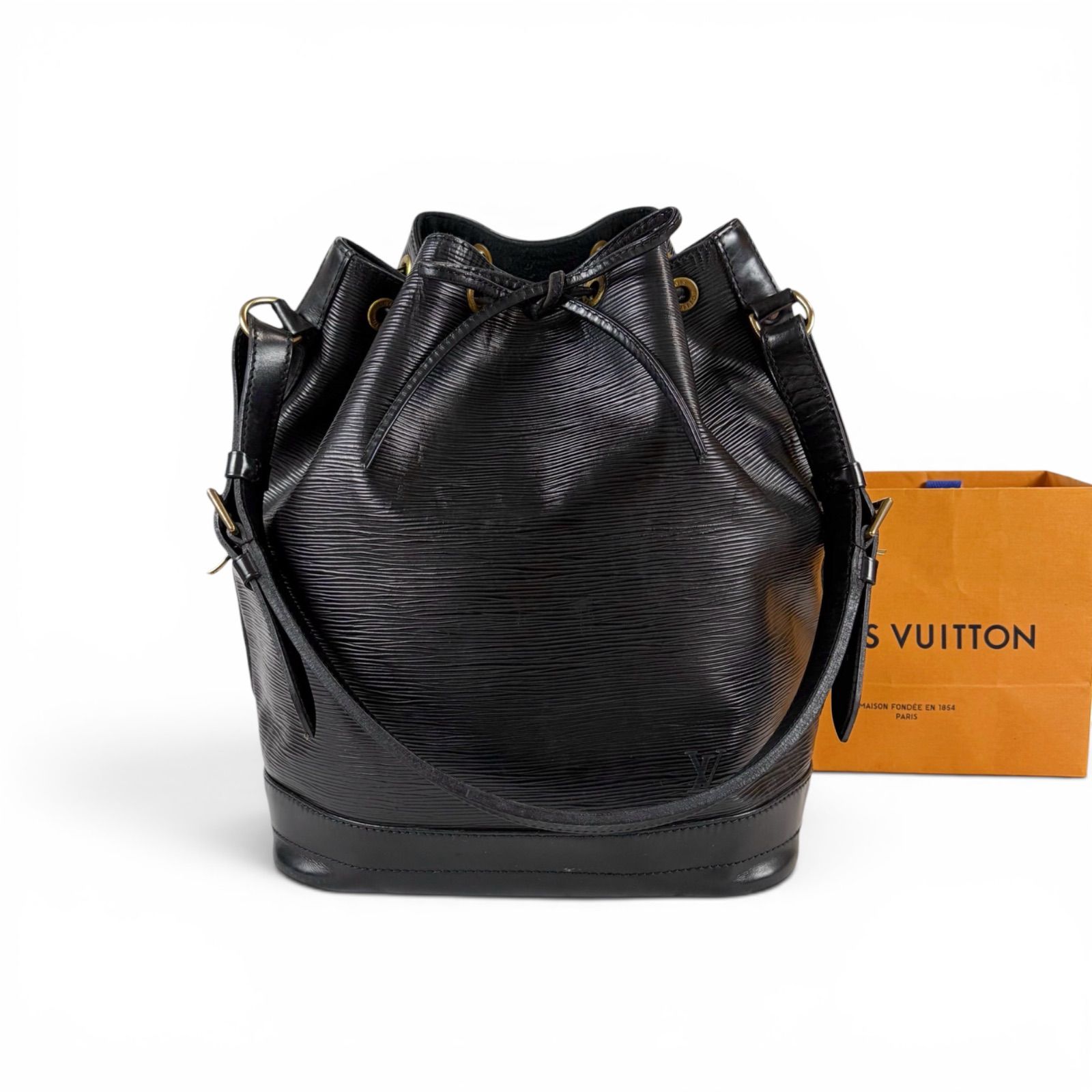 ルイヴィトン　LOUIS VUITTON ノエ　肩掛け　ショルダーバッグ　巾着型　ノワール　ブラック　黒　エピレザー