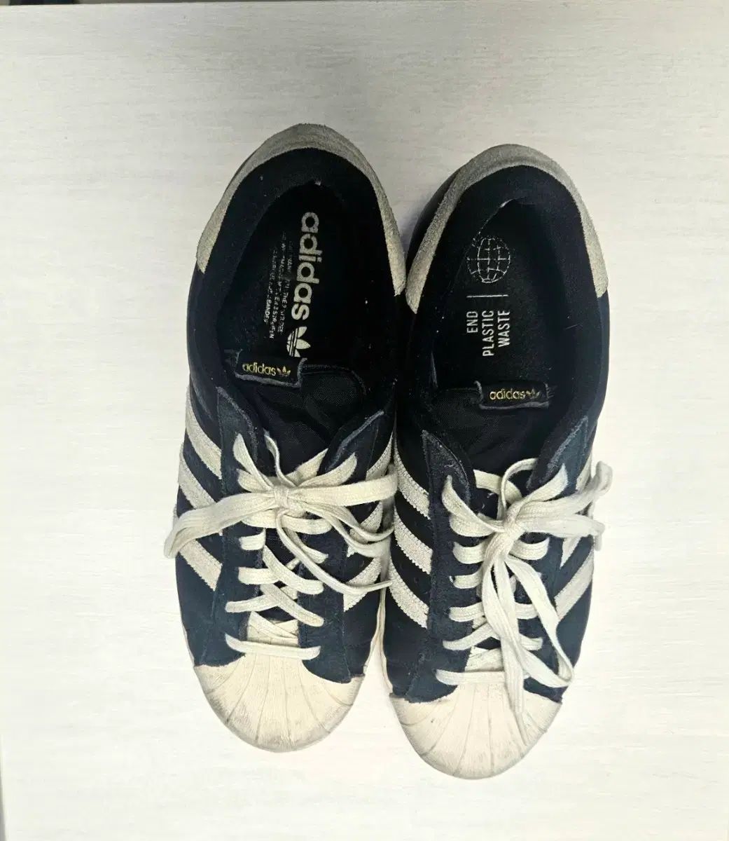 アディダス SUPERSTAR 82 ブラック 白 270