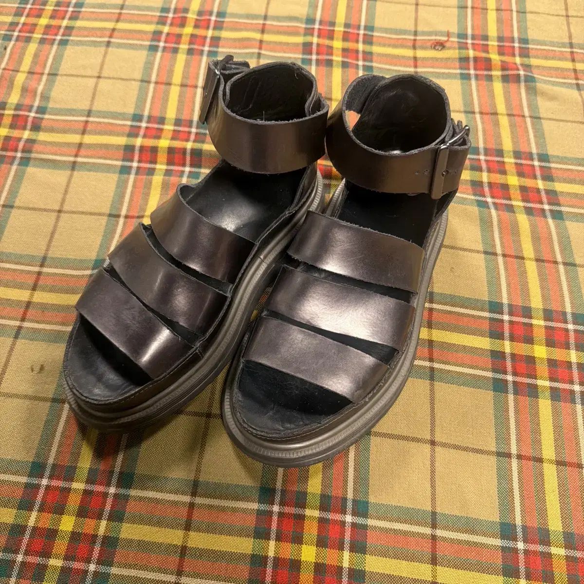DR. MARTENS ドクターマーチン グラシア サンダル UK3 メタリック