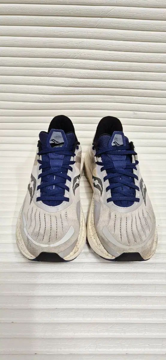 Saucony サッカニー テンパース ランニングシューズ 280サイズ