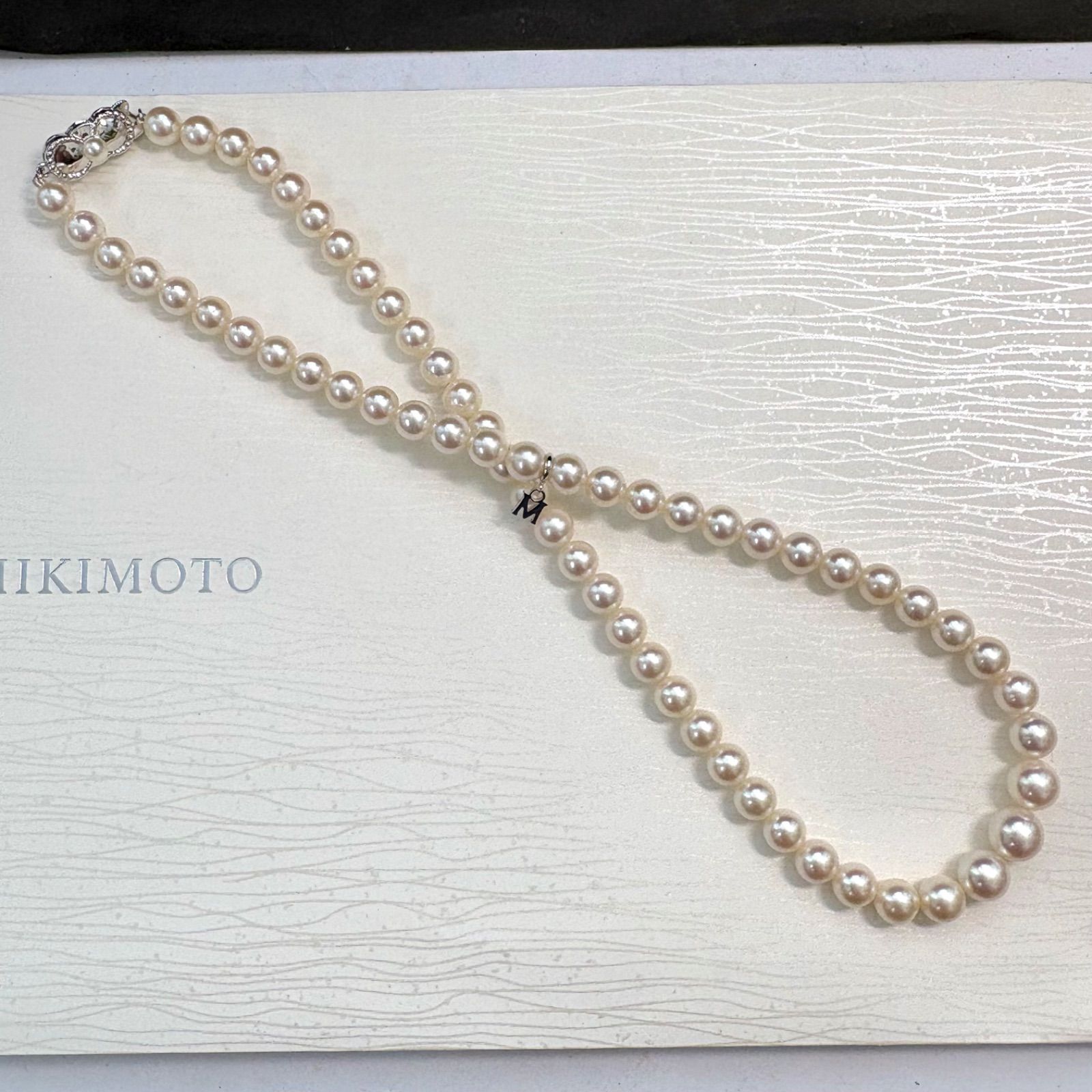 MIKIMOTO ミキモト Mチャーム付 アコヤ真珠 グラデーション 8.6mm