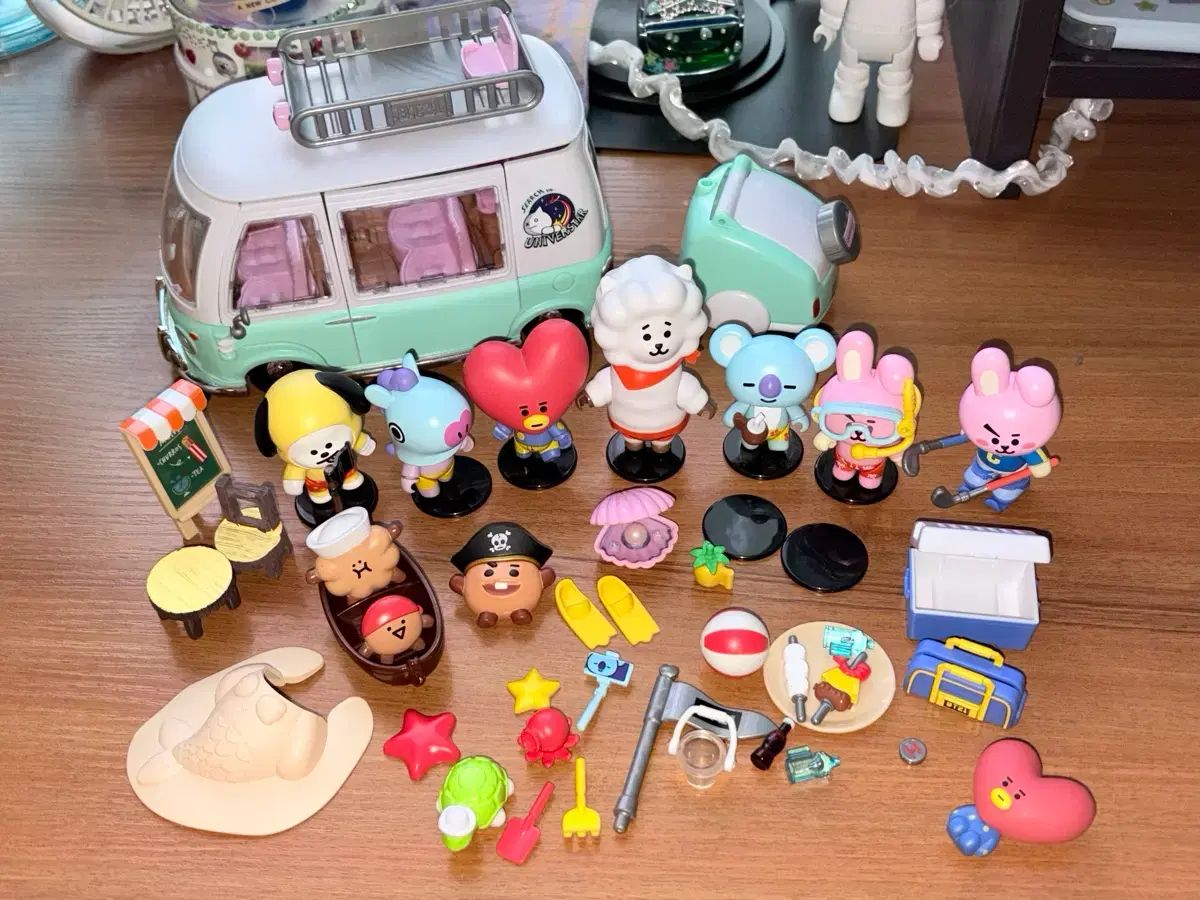 BT21 キャンピングカー + コレクタブル フィギュア vol 2 夏 休暇 フルセット