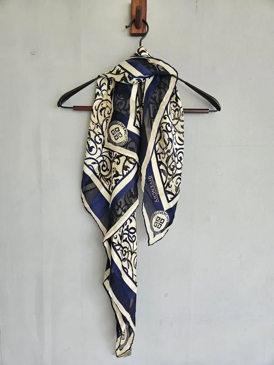 ジバンシィ シルク スカーフ