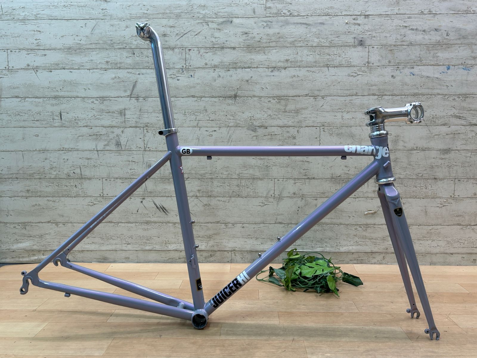 ☆ テルスポ イチ推し!! ほぼ未使用!! CHARGE BIKES JUICER HI 