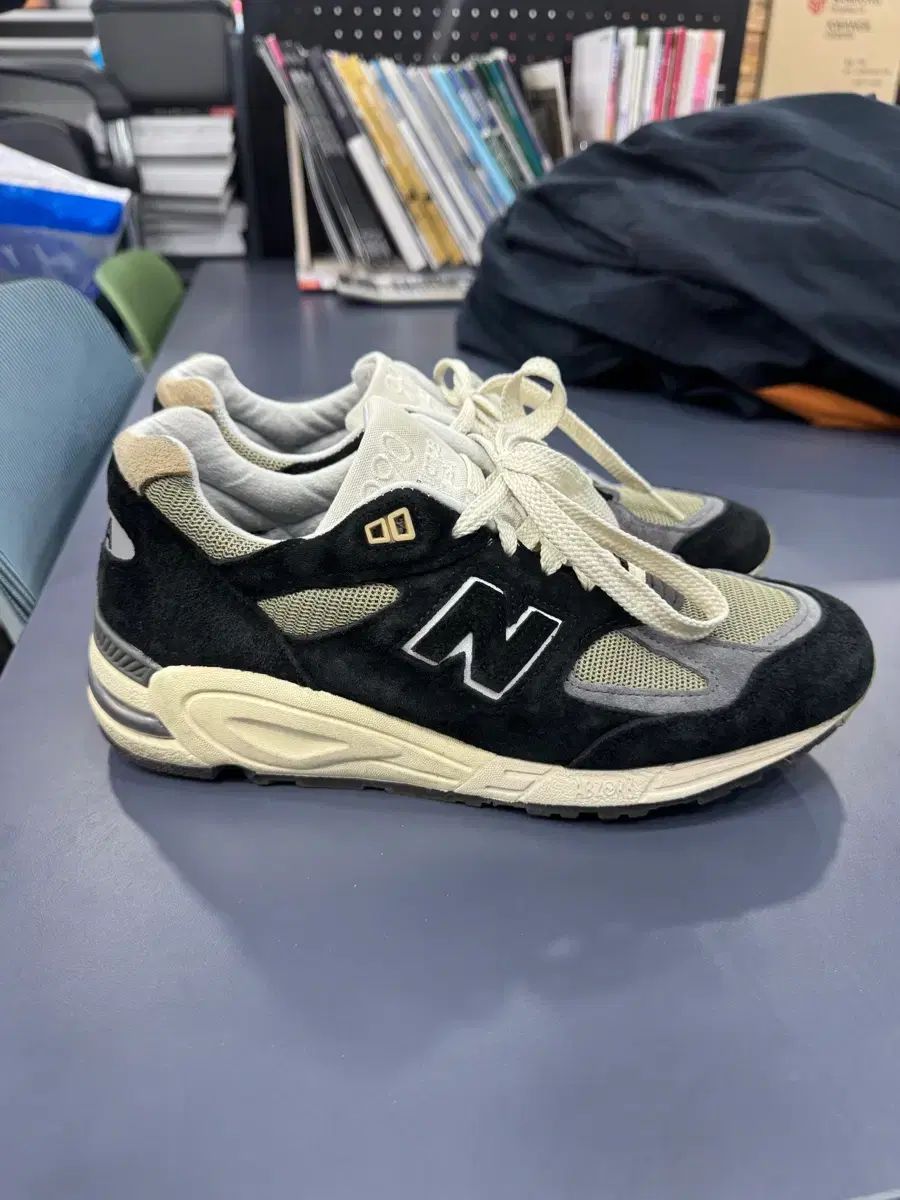 ニューバランス 990v2 ブラックTRUEカモ 270サイズ 出品
