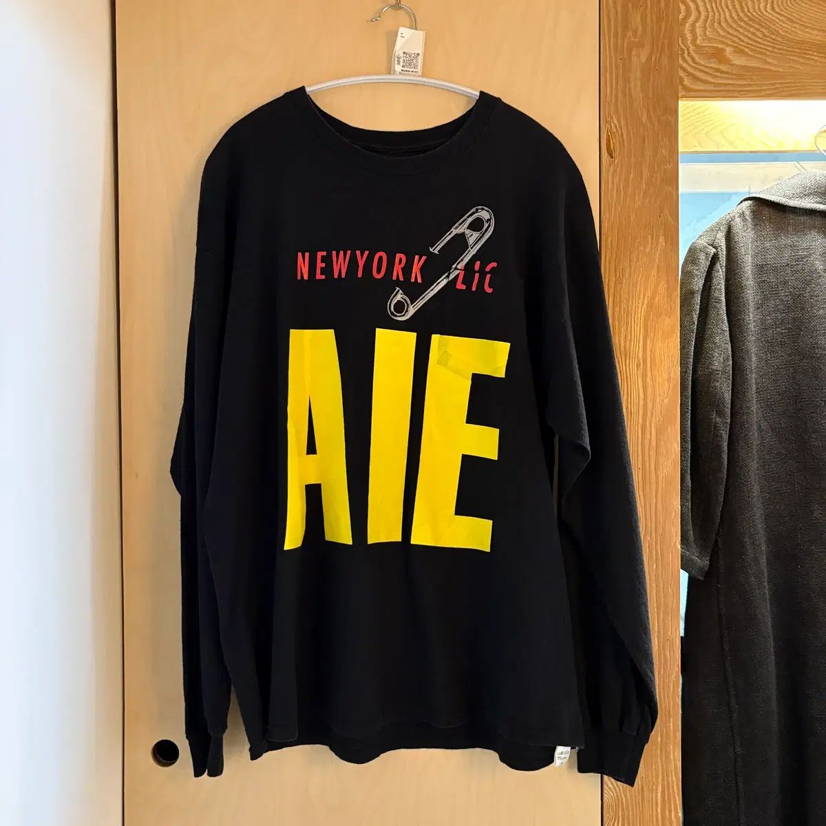 Aie New York ビックロゴ ロングスリーブ