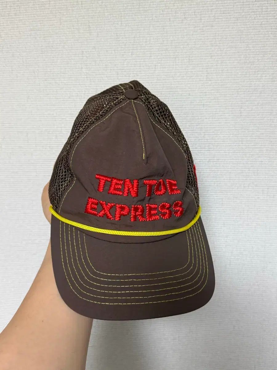 アレックス ジョノ テン トゥー エクスプレス トラッカー ハット ブラウン
