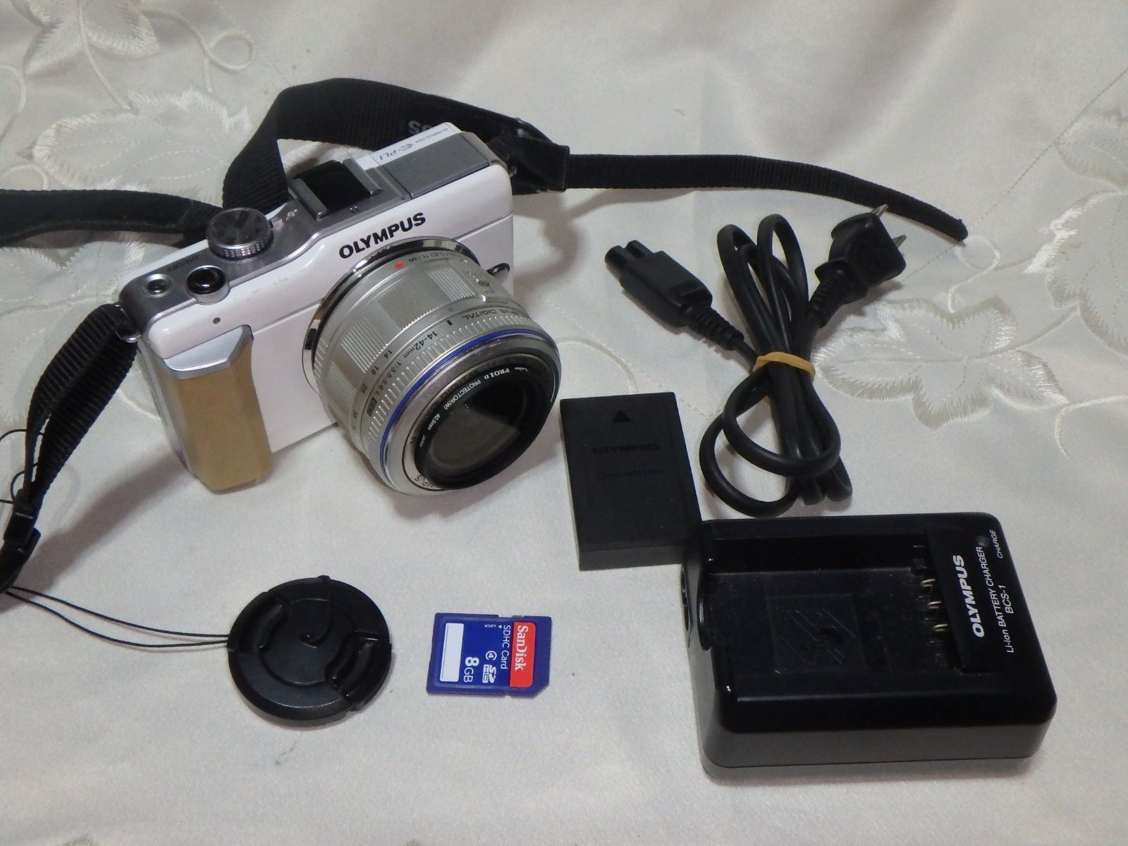 OLYMPUS E-PL1 14-42mmレンズ付き ミラーレス一眼
