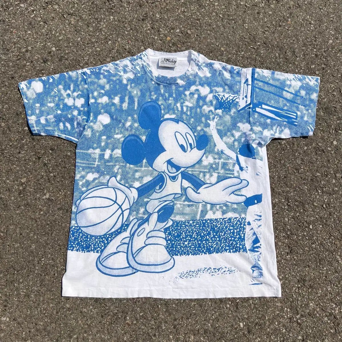 90s mickey mouse(ミッキーマウス) バスケットボール AOP Tシャツ