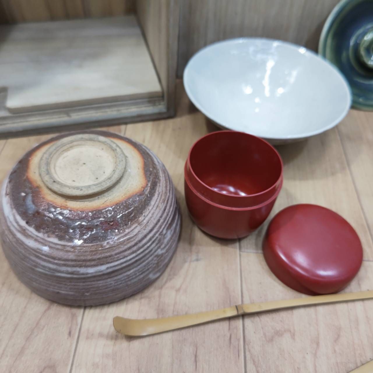 送料無料S91926 茶道具一式 木箱付 茶碗 柄杓 なつめ 骨董 和食器