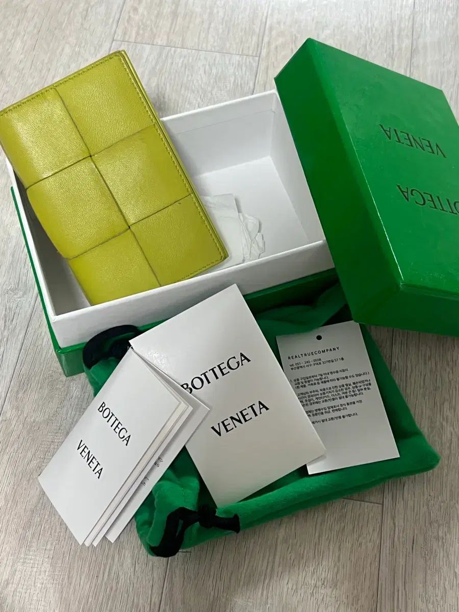 BOTTEGA VENETA ボッテガ・ヴェネタ 財布 ライム